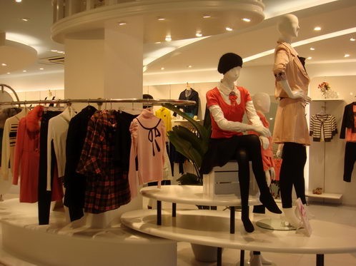 浪漫宣言女装店铺展示