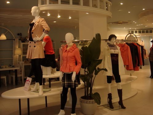 浪漫宣言女装店铺形象