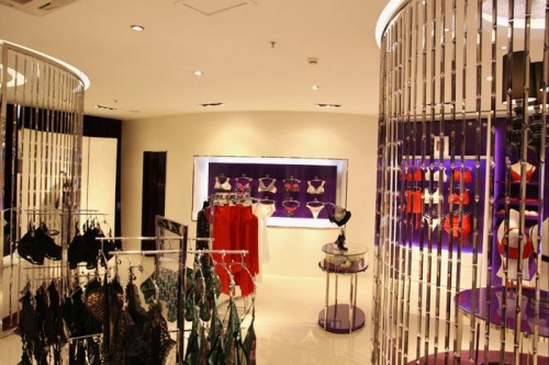 菲越内衣店铺展示