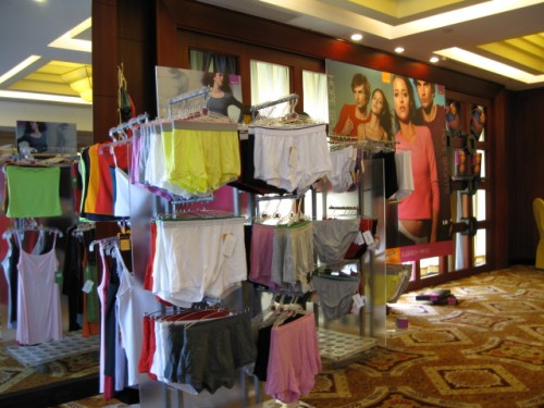 玉运内衣店铺展示