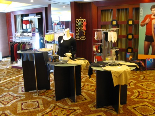 玉运内衣店铺展示