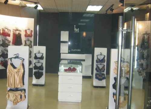 尼特名内衣店铺展示