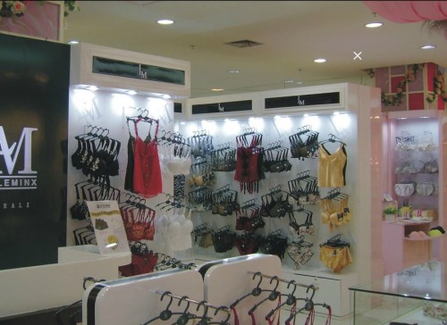 尼特名内衣店铺展示