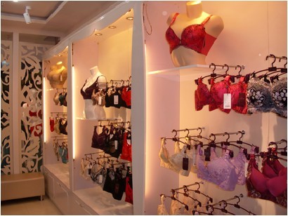 康丽诗内衣店铺展示