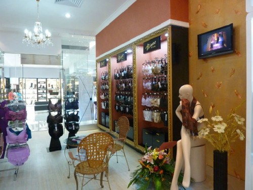 芘茜妮内衣店铺展示