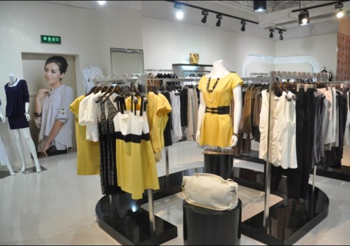 坤斯朵丽女装店铺展示