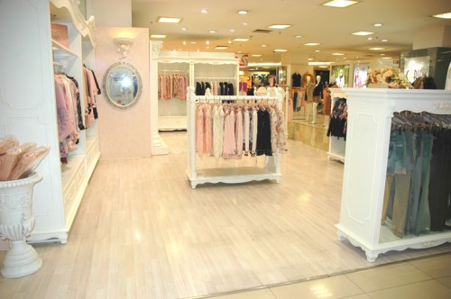 梦丽莎女装店铺展示