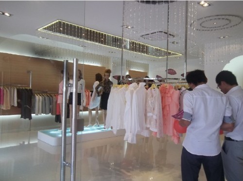 给莉女装店铺展示