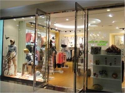 悠媤莉女装店铺形象