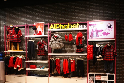 爱法贝童装店铺展示