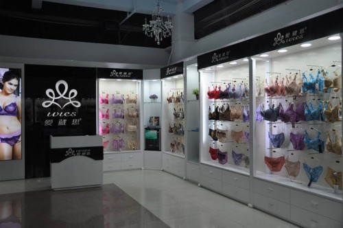 爱崴思内衣店铺展示