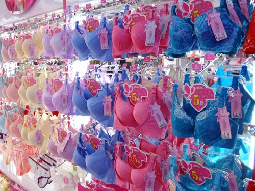 动感丽人内衣店铺展示