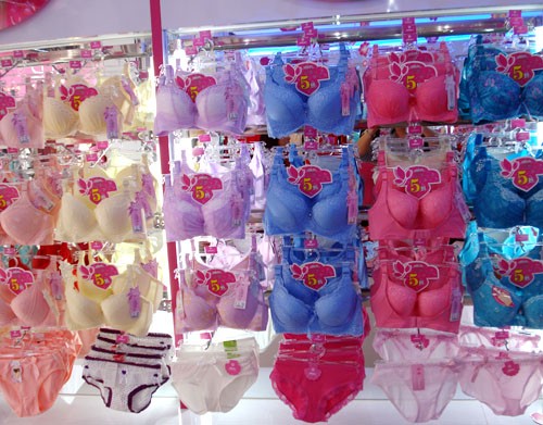 动感丽人内衣店铺展示