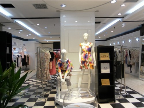 莎佳女装店铺展示