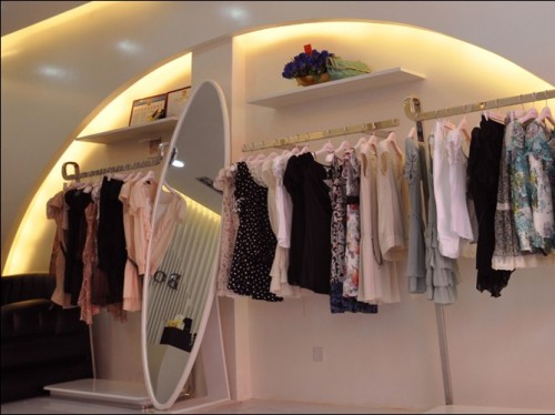 帛逸女装店铺展示