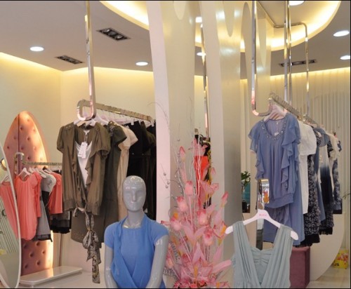 帛逸女装店铺展示