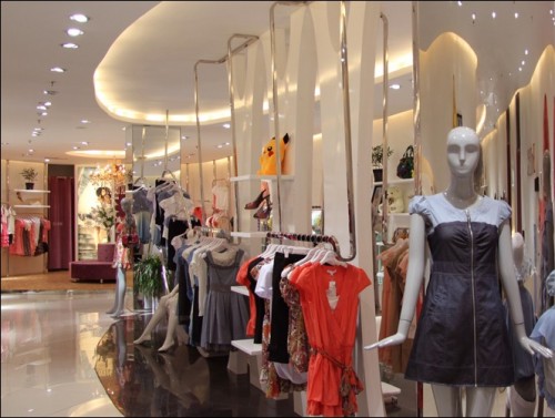 帛逸女装店铺展示