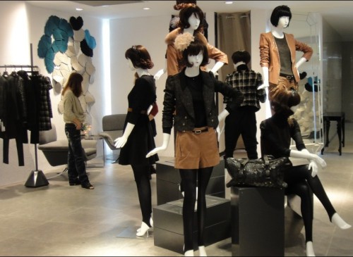 迈堤女装店铺展示