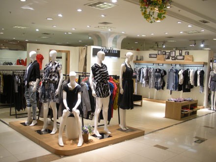 主提女装店铺展示