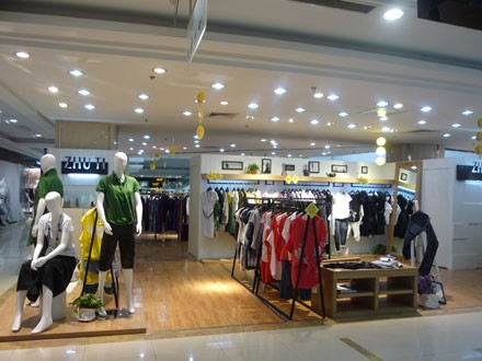 主提女装店铺展示