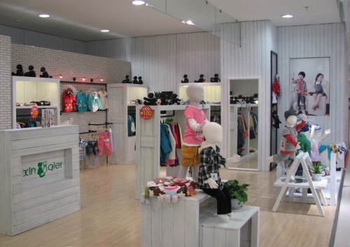 欣琪儿童装店铺展示