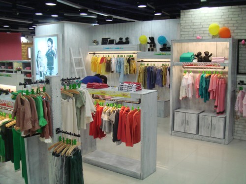 欣琪儿童装店铺展示