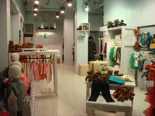 欣琪儿童装店铺展示