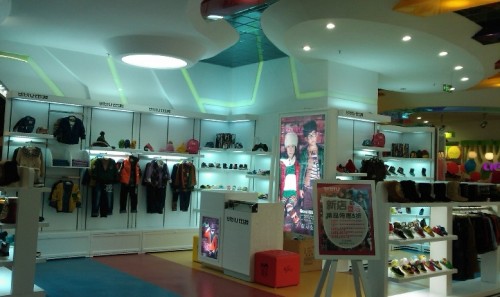 比比我童装店铺展示