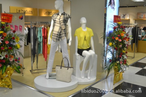 丽比多女装店铺形象
