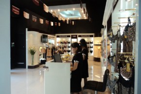 百丽挺内衣店铺