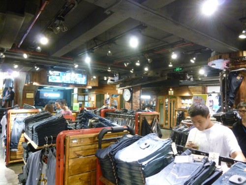 S135牛仔店铺展示