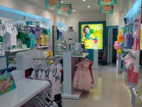 尼可尼淇童装店铺展示