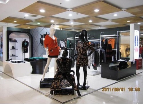 珂罗娜女装店铺形象