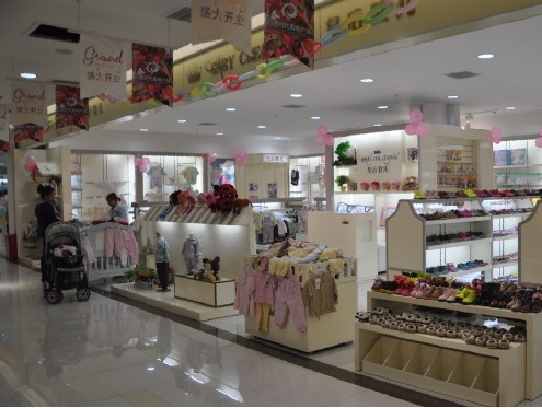 皇后婴儿童装店铺形象