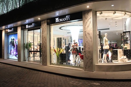 朗曼笛羽绒服店铺形象