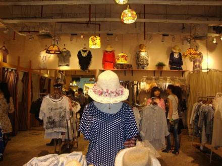 依我之见女装店铺形象