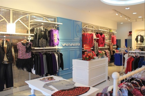 VARVAR凡花女装店铺形象