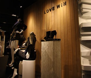 LOVEWIN女装店铺展示