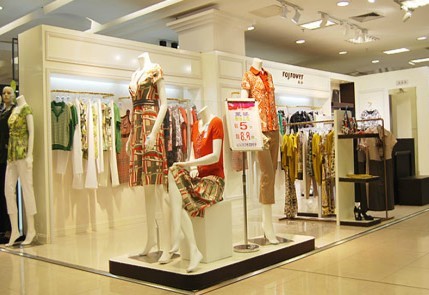 莱姿女装店铺展示