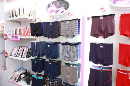 桃花季内衣店铺形象