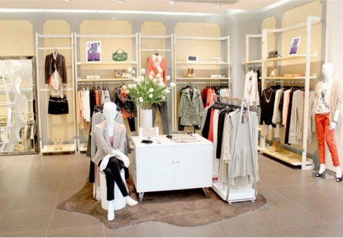 斐格思女装店铺展示