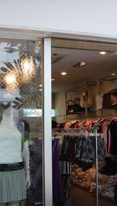 贝特尔芭斯女装店铺展示