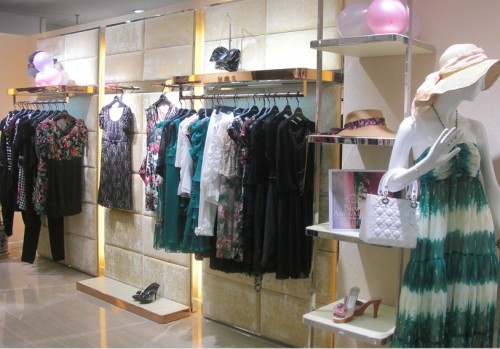 名典屋女装店铺展示