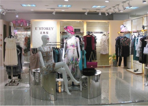 名典屋女装店铺展示