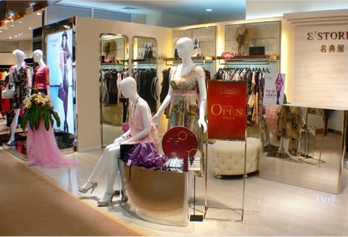 名典屋女装店铺展示