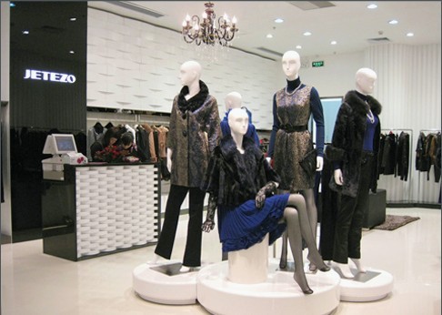 裘堤婼女装店铺展示