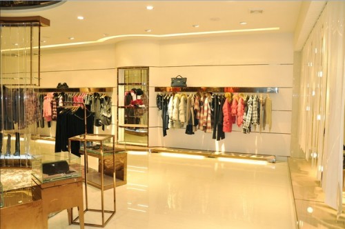 唯一女装店铺展示