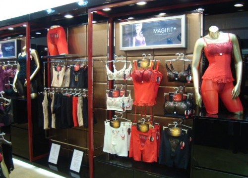 美芝婷内衣店铺展示