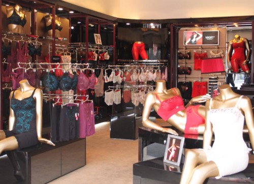 美芝婷内衣店铺展示