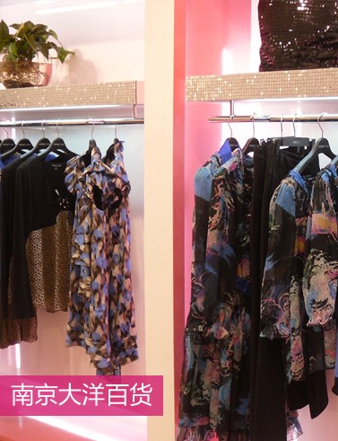 艾玫丽女装店铺展示